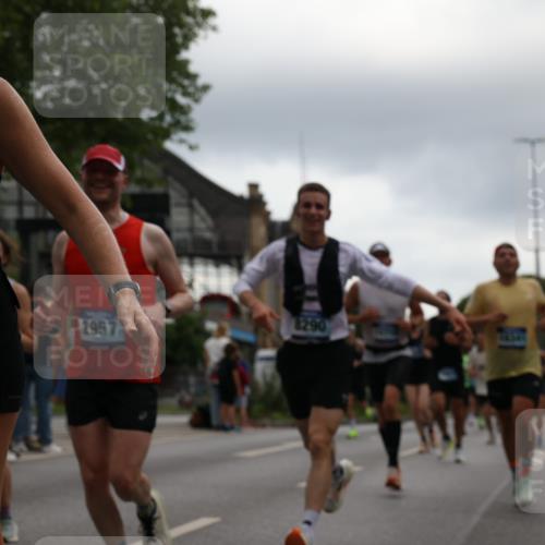 29.06.2025 - hella hamburg halbmarathon Yannick Fuchs http://msf.ph/oto/8362526 29.06.2025 10:53:16 20KM 1285, 2006, 2348, 2584, 2677, 2957, 2978, 3114, 3181, 3279, 3425, 3983, 4088, 4592, 5347, 5633, 5885, 6087, 6202, 6220, 6438, 6997, 7031, 7223, 7287, 7476, 8290, 10036, 10587, 10759, 10896, 10943, 11935, 11938, 12206, 12261, 12564, 12633, 12736, 12862, 13583, 13761, 14375, 14567, 14732, 14902, 14965, 15232, 15240, 15284, 15824, 16160, 16341, 16910, 16980, 17017, 17176, 17346, 17503, 17630, 18153, 18266, 18327, 18467, 18716, 19015, 19160 meine-sportfotos.de