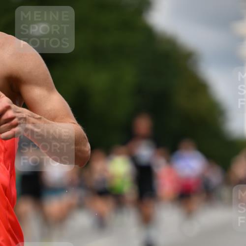 29.06.2025 - hella hamburg halbmarathon Dr. Thomas Lammeyer http://msf.ph/oto/8362540 29.06.2025 10:41:30 Kennedybrücke 56, 1022, 1118, 1253, 1276, 1339, 1488, 1490, 1597, 1819, 1952, 2104, 2199, 2272, 2480, 2552, 3165, 3230, 3714, 3873, 4347, 4442, 4618, 4733, 5146, 5224, 5560, 5640, 5940, 6243, 6584, 6804, 6821, 7085, 7202, 7235, 7544, 7707, 7823, 8315, 8758, 9054, 9055, 10024, 10112, 10476, 10762, 10798, 10919, 10931 meine-sportfotos.de