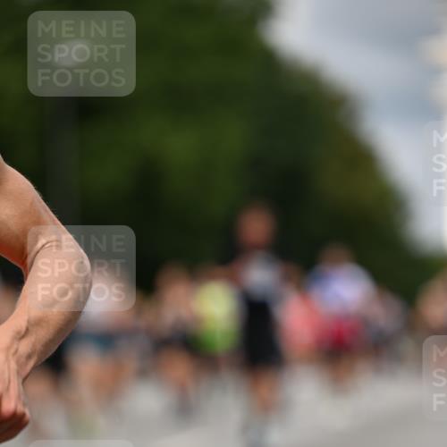29.06.2025 - hella hamburg halbmarathon Dr. Thomas Lammeyer http://msf.ph/oto/8362548 29.06.2025 10:41:30 Kennedybrücke 56, 1022, 1118, 1253, 1276, 1339, 1488, 1490, 1597, 1819, 1952, 2104, 2199, 2272, 2480, 2552, 3165, 3230, 3714, 3873, 4347, 4442, 4618, 4733, 5146, 5224, 5560, 5640, 5940, 6243, 6584, 6804, 6821, 7085, 7202, 7235, 7544, 7707, 7823, 8315, 8758, 9054, 9055, 10024, 10112, 10476, 10762, 10798, 10919, 10931 meine-sportfotos.de