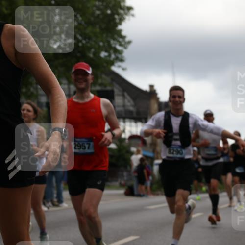 29.06.2025 - hella hamburg halbmarathon Yannick Fuchs http://msf.ph/oto/8362561 29.06.2025 10:53:16 20KM 1285, 2006, 2348, 2584, 2677, 2957, 2978, 3114, 3181, 3279, 3425, 3983, 4088, 4592, 5347, 5633, 5885, 6087, 6202, 6220, 6438, 6997, 7031, 7223, 7287, 7476, 8290, 10036, 10587, 10759, 10896, 10943, 11935, 11938, 12206, 12261, 12564, 12633, 12736, 12862, 13583, 13761, 14375, 14567, 14732, 14902, 14965, 15232, 15240, 15284, 15824, 16160, 16341, 16910, 16980, 17017, 17176, 17346, 17503, 17630, 18153, 18266, 18327, 18467, 18716, 19015, 19160 meine-sportfotos.de