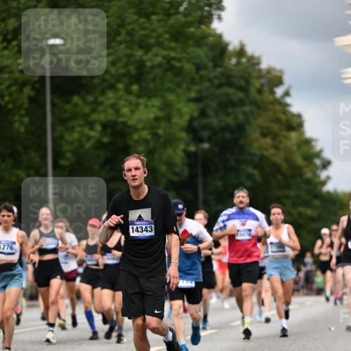 29.06.2025 - hella hamburg halbmarathon Dr. Thomas Lammeyer http://msf.ph/oto/8362570 29.06.2025 10:41:32 Kennedybrücke 56, 1022, 1118, 1276, 1339, 1488, 1490, 1597, 1819, 1952, 2104, 2199, 2272, 2480, 2552, 3165, 3230, 3714, 3873, 4347, 4442, 4618, 4733, 5146, 5224, 5560, 5640, 5940, 6243, 6584, 6804, 6821, 7085, 7202, 7235, 7544, 7707, 7823, 8315, 8758, 9054, 9055, 9288, 10024, 10112, 10159, 10476, 10762, 10798, 10919, 10931 meine-sportfotos.de
