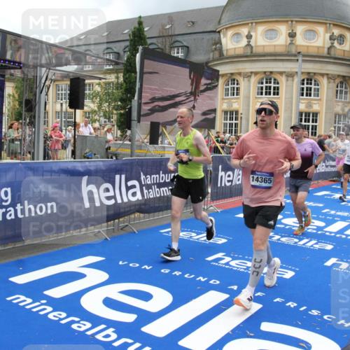 29.06.2025 - hella hamburg halbmarathon Michael Strokosch http://msf.ph/oto/8362583 29.06.2025 10:55:51 Ziel 1179, 2612, 3256, 3668, 5021, 6569, 6924, 7221, 7976, 12483, 12858, 13474, 14365, 16401, 16434, 16786, 18125, 18190, 18867, 19047 meine-sportfotos.de