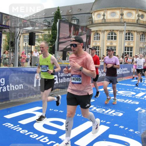 29.06.2025 - hella hamburg halbmarathon Michael Strokosch http://msf.ph/oto/8362595 29.06.2025 10:55:51 Ziel 1179, 2612, 3256, 3668, 5021, 6569, 6924, 7221, 7976, 12483, 12858, 13474, 14365, 16401, 16434, 16786, 18125, 18190, 18867, 19047 meine-sportfotos.de
