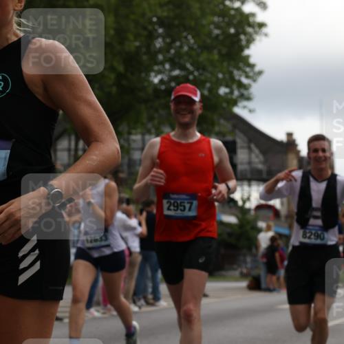 29.06.2025 - hella hamburg halbmarathon Yannick Fuchs http://msf.ph/oto/8362647 29.06.2025 10:53:16 20KM 1285, 2006, 2348, 2584, 2677, 2957, 2978, 3114, 3181, 3279, 3425, 3983, 4088, 4592, 5347, 5633, 5885, 6087, 6202, 6220, 6438, 6997, 7031, 7223, 7287, 7476, 8290, 10036, 10587, 10759, 10896, 10943, 11935, 11938, 12206, 12261, 12564, 12633, 12736, 12862, 13583, 13761, 14375, 14567, 14732, 14902, 14965, 15232, 15240, 15284, 15824, 16160, 16341, 16910, 16980, 17017, 17176, 17346, 17503, 17630, 18153, 18266, 18327, 18467, 18716, 19015, 19160 meine-sportfotos.de