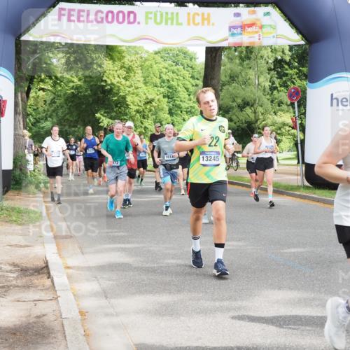 29.06.2025 - hella hamburg halbmarathon MichiJ http://msf.ph/oto/8362660 29.06.2025 10:43:22 Zwischen KM18-KM19 3042, 4152, 5418, 6591, 7037, 8255, 8393, 9622, 9820, 13245, 13474, 16121, 16470, 16679, 17468, 17758, 18125 meine-sportfotos.de