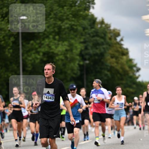 29.06.2025 - hella hamburg halbmarathon Dr. Thomas Lammeyer http://msf.ph/oto/8362676 29.06.2025 10:41:32 Kennedybrücke 56, 1022, 1118, 1276, 1339, 1488, 1490, 1597, 1819, 1952, 2104, 2199, 2272, 2480, 2552, 3165, 3230, 3714, 3873, 4347, 4442, 4618, 4733, 5146, 5224, 5560, 5640, 5940, 6243, 6584, 6804, 6821, 7085, 7202, 7235, 7544, 7707, 7823, 8315, 8758, 9054, 9055, 9288, 10024, 10112, 10159, 10476, 10762, 10798, 10919, 10931 meine-sportfotos.de