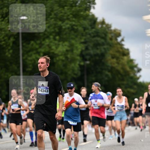 29.06.2025 - hella hamburg halbmarathon Dr. Thomas Lammeyer http://msf.ph/oto/8362683 29.06.2025 10:41:32 Kennedybrücke 56, 1022, 1118, 1276, 1339, 1488, 1490, 1597, 1819, 1952, 2104, 2199, 2272, 2480, 2552, 3165, 3230, 3714, 3873, 4347, 4442, 4618, 4733, 5146, 5224, 5560, 5640, 5940, 6243, 6584, 6804, 6821, 7085, 7202, 7235, 7544, 7707, 7823, 8315, 8758, 9054, 9055, 9288, 10024, 10112, 10159, 10476, 10762, 10798, 10919, 10931 meine-sportfotos.de