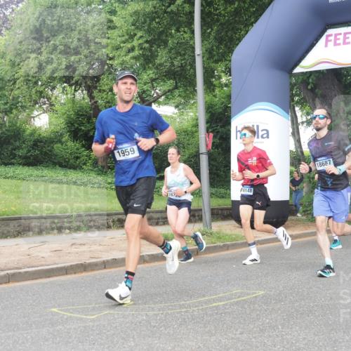 29.06.2025 - hella hamburg halbmarathon KatJ http://msf.ph/oto/8362686 29.06.2025 10:22:41 Zwischen KM18-KM19 1910, 1959, 2836, 6473 meine-sportfotos.de