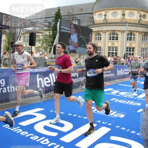 29.06.2025 - hella hamburg halbmarathon Michael Strokosch http://msf.ph/oto/8362727 29.06.2025 10:55:54 Ziel 1179, 2612, 3256, 3668, 4772, 6569, 7221, 7976, 8968, 9246, 12858, 13474, 16401, 16434, 16786, 18125, 18867, 19047 meine-sportfotos.de