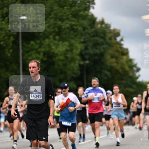 29.06.2025 - hella hamburg halbmarathon Dr. Thomas Lammeyer http://msf.ph/oto/8362733 29.06.2025 10:41:32 Kennedybrücke 56, 1022, 1118, 1276, 1339, 1488, 1490, 1597, 1819, 1952, 2104, 2199, 2272, 2480, 2552, 3165, 3230, 3714, 3873, 4347, 4442, 4618, 4733, 5146, 5224, 5560, 5640, 5940, 6243, 6584, 6804, 6821, 7085, 7202, 7235, 7544, 7707, 7823, 8315, 8758, 9054, 9055, 9288, 10024, 10112, 10159, 10476, 10762, 10798, 10919, 10931 meine-sportfotos.de