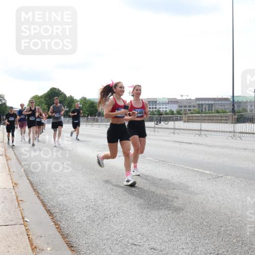 29.06.2025 - hella hamburg halbmarathon Lena Gebhardt http://msf.ph/oto/8362737 29.06.2025 10:14:17 Lombardsbrücke 409, 1067, 6089, 345, 1194, 1406, 1480, 1890, 2494, 3020, 3756, 3939, 4032, 4962, 5670, 6028, 6083, 6089, 6287, 6366, 6710, 7209, 7442, 7802, 7840, 7991, 8001, 8057, 8409, 8673, 8892, 9845, 9886, 10224, 10442, 10443, 11441, 11987, 12467, 12938, 13237, 13285, 13788, 14488, 15482, 15721, 15722, 15840, 16126, 17439, 17985, 18041, 18236, 18239 meine-sportfotos.de