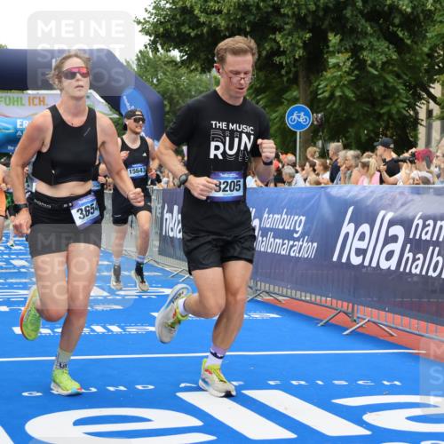 29.06.2025 - hella hamburg halbmarathon Strokosch-Dieckow http://msf.ph/oto/8362740 29.06.2025 10:50:54 Ziel 1466, 1630, 2207, 3654, 3947, 4839, 5018, 7052, 7369, 8117, 8205, 8572, 10215, 10750, 11551, 12778, 13008, 13687, 14125, 15362, 15395, 15643, 16285, 17221, 18182, 18350 meine-sportfotos.de