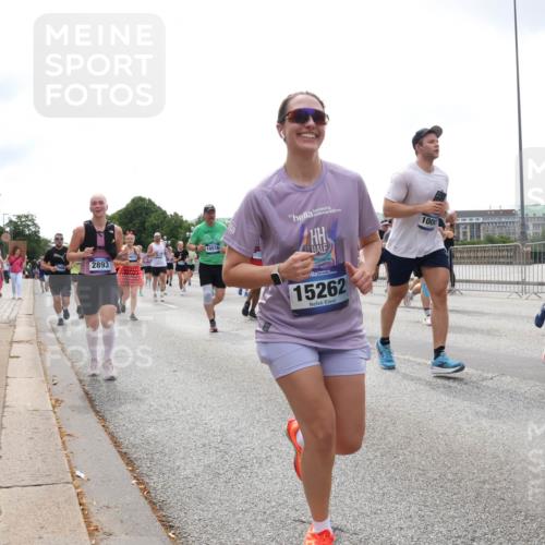 29.06.2025 - hella hamburg halbmarathon Lena Gebhardt http://msf.ph/oto/8362808 29.06.2025 10:39:20 Lombardsbrücke 2893, 10516, 1131, 1000, 15262, 7506, 1232, 1451, 1760, 1856, 1883, 2092, 2524, 2534, 2571, 2574, 2578, 2843, 2893, 2998, 3275, 3307, 3353, 3727, 3745, 4257, 4320, 4410, 4523, 4603, 4609, 4659, 4855, 4882, 4964, 5045, 5701, 6062, 6112, 6321, 6342, 6343, 6611, 6719, 6726, 6748, 7341, 7501, 7506, 7524, 7589, 7684, 7815, 8203, 8243, 8457, 8783, 8995, 9393, 9420, 9446, 9569, 9698, 9747, 9777, 9974, 9977, 10001, 10072, 10315, 10512, 10516, 10554, 13060 meine-sportfotos.de