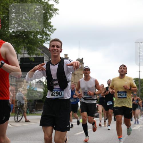 29.06.2025 - hella hamburg halbmarathon Yannick Fuchs http://msf.ph/oto/8362823 29.06.2025 10:53:16 20KM 1285, 2006, 2348, 2584, 2677, 2957, 2978, 3114, 3181, 3279, 3425, 3983, 4088, 4592, 5347, 5633, 5885, 6087, 6202, 6220, 6438, 6997, 7031, 7223, 7287, 7476, 8290, 10036, 10587, 10759, 10896, 10943, 11935, 11938, 12206, 12261, 12564, 12633, 12736, 12862, 13583, 13761, 14375, 14567, 14732, 14902, 14965, 15232, 15240, 15284, 15824, 16160, 16341, 16910, 16980, 17017, 17176, 17346, 17503, 17630, 18153, 18266, 18327, 18467, 18716, 19015, 19160 meine-sportfotos.de
