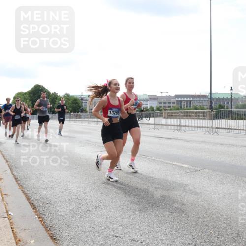 29.06.2025 - hella hamburg halbmarathon Lena Gebhardt http://msf.ph/oto/8362837 29.06.2025 10:14:17 Lombardsbrücke 6089, 13285, 645, 1194, 1406, 1480, 1890, 2494, 3020, 3756, 3939, 4032, 4962, 5670, 6028, 6083, 6089, 6287, 6366, 6710, 7209, 7442, 7802, 7840, 7991, 8001, 8057, 8409, 8673, 8892, 9845, 9886, 10224, 10442, 10443, 11441, 11987, 12467, 12938, 13237, 13285, 13788, 14488, 15482, 15721, 15722, 15840, 16126, 17439, 17985, 18041, 18236, 18239 meine-sportfotos.de