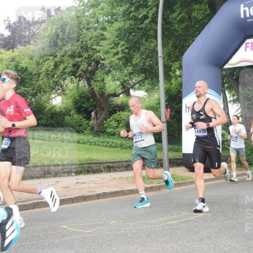 29.06.2025 - hella hamburg halbmarathon KatJ http://msf.ph/oto/8362889 29.06.2025 10:22:42 Zwischen KM18-KM19 1910, 1959, 2836, 6473 meine-sportfotos.de