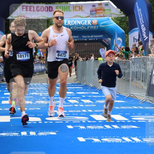 29.06.2025 - hella hamburg halbmarathon Strokosch-Dieckow http://msf.ph/oto/8362924 29.06.2025 10:29:08 Ziel 3043, 8473, 10171, 10351, 16157, 18874, 19194 meine-sportfotos.de