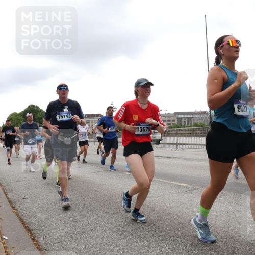 29.06.2025 - hella hamburg halbmarathon Lena Gebhardt http://msf.ph/oto/8362938 29.06.2025 10:48:27 Lombardsbrücke 18248, 15743, 2756, 12022, 13675, 9921, 1142, 1157, 1167, 1174, 1175, 1584, 1645, 1701, 2037, 2163, 2195, 2418, 2437, 2438, 2475, 2627, 2650, 2716, 2756, 2909, 2958, 3224, 3320, 3468, 3504, 3661, 3679, 3933, 4327, 4588, 5010, 5585, 5781, 5952, 6143, 7203, 7393, 7394, 7532, 7916, 7947, 7948, 8461, 8521, 8719, 8760, 8948, 9356, 9775, 9787, 9921, 10059, 10145, 10204, 10366, 10654, 10777, 10794, 11548, 11742, 11781, 13814, 13845, 15715, 16498, 16499, 16701 meine-sportfotos.de
