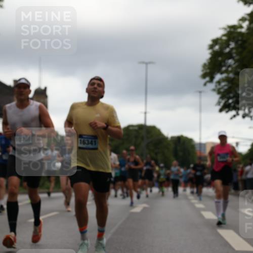 29.06.2025 - hella hamburg halbmarathon Yannick Fuchs http://msf.ph/oto/8363018 29.06.2025 10:53:17 20KM 1285, 2006, 2348, 2584, 2677, 2957, 2978, 3114, 3181, 3279, 3425, 3983, 4088, 4592, 5347, 5885, 6087, 6202, 6220, 6438, 6997, 7031, 7223, 7287, 7476, 8290, 10036, 10587, 10759, 10896, 10943, 11935, 11938, 12206, 12261, 12564, 12633, 12736, 12862, 13583, 13761, 14375, 14567, 14732, 14902, 14928, 14965, 15232, 15240, 15284, 15824, 16160, 16341, 16910, 16980, 17017, 17176, 17346, 17503, 17630, 18153, 18266, 18327, 18467, 18485, 18716, 19015, 19160 meine-sportfotos.de