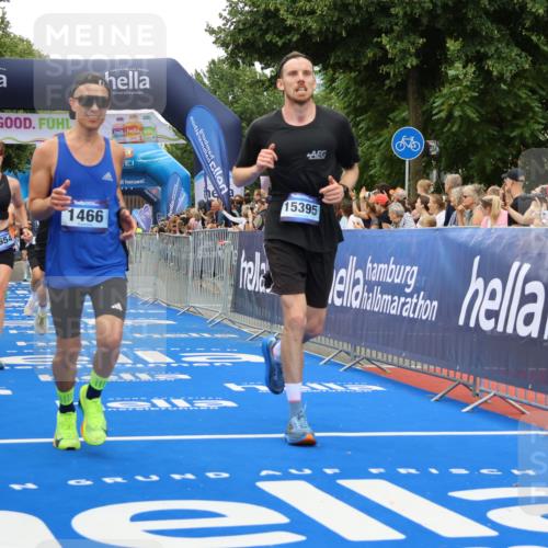 29.06.2025 - hella hamburg halbmarathon Strokosch-Dieckow http://msf.ph/oto/8363024 29.06.2025 10:50:52 Ziel 1466, 2207, 3654, 3947, 4839, 5018, 5115, 7052, 7369, 8205, 8572, 8657, 10215, 10750, 11551, 12778, 13687, 15362, 15395, 15426, 15643, 15720, 16285, 17129, 18182, 18350, 18370 meine-sportfotos.de