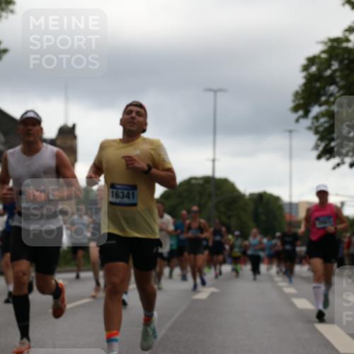 29.06.2025 - hella hamburg halbmarathon Yannick Fuchs http://msf.ph/oto/8363053 29.06.2025 10:53:17 20KM 1285, 2006, 2348, 2584, 2677, 2957, 2978, 3114, 3181, 3279, 3425, 3983, 4088, 4592, 5347, 5885, 6087, 6202, 6220, 6438, 6997, 7031, 7223, 7287, 7476, 8290, 10036, 10587, 10759, 10896, 10943, 11935, 11938, 12206, 12261, 12564, 12633, 12736, 12862, 13583, 13761, 14375, 14567, 14732, 14902, 14928, 14965, 15232, 15240, 15284, 15824, 16160, 16341, 16910, 16980, 17017, 17176, 17346, 17503, 17630, 18153, 18266, 18327, 18467, 18485, 18716, 19015, 19160 meine-sportfotos.de