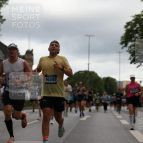 29.06.2025 - hella hamburg halbmarathon Yannick Fuchs http://msf.ph/oto/8363058 29.06.2025 10:53:17 20KM 1285, 2006, 2348, 2584, 2677, 2957, 2978, 3114, 3181, 3279, 3425, 3983, 4088, 4592, 5347, 5885, 6087, 6202, 6220, 6438, 6997, 7031, 7223, 7287, 7476, 8290, 10036, 10587, 10759, 10896, 10943, 11935, 11938, 12206, 12261, 12564, 12633, 12736, 12862, 13583, 13761, 14375, 14567, 14732, 14902, 14928, 14965, 15232, 15240, 15284, 15824, 16160, 16341, 16910, 16980, 17017, 17176, 17346, 17503, 17630, 18153, 18266, 18327, 18467, 18485, 18716, 19015, 19160 meine-sportfotos.de