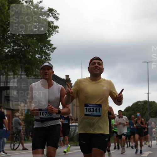 29.06.2025 - hella hamburg halbmarathon Yannick Fuchs http://msf.ph/oto/8363085 29.06.2025 10:53:17 20KM 1285, 2006, 2348, 2584, 2677, 2957, 2978, 3114, 3181, 3279, 3425, 3983, 4088, 4592, 5347, 5885, 6087, 6202, 6220, 6438, 6997, 7031, 7223, 7287, 7476, 8290, 10036, 10587, 10759, 10896, 10943, 11935, 11938, 12206, 12261, 12564, 12633, 12736, 12862, 13583, 13761, 14375, 14567, 14732, 14902, 14928, 14965, 15232, 15240, 15284, 15824, 16160, 16341, 16910, 16980, 17017, 17176, 17346, 17503, 17630, 18153, 18266, 18327, 18467, 18485, 18716, 19015, 19160 meine-sportfotos.de