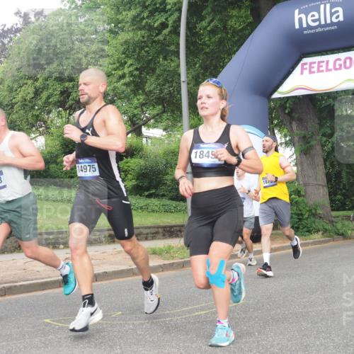29.06.2025 - hella hamburg halbmarathon KatJ http://msf.ph/oto/8363087 29.06.2025 10:22:43 Zwischen KM18-KM19 1910, 1959, 2836, 6473 meine-sportfotos.de