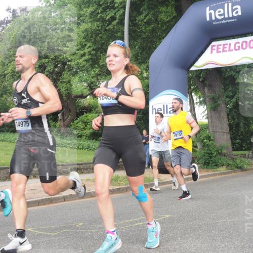 29.06.2025 - hella hamburg halbmarathon KatJ http://msf.ph/oto/8363124 29.06.2025 10:22:43 Zwischen KM18-KM19 1910, 1959, 2836, 6473 meine-sportfotos.de