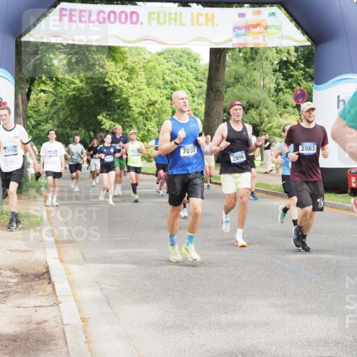 29.06.2025 - hella hamburg halbmarathon MichiJ http://msf.ph/oto/8363128 29.06.2025 10:43:25 Zwischen KM18-KM19 1972, 2083, 2741, 2982, 2996, 3042, 4152, 4594, 4813, 5418, 7037, 8255, 9622, 9820, 10093, 13245, 13474, 16121, 16470, 16679, 17468, 17758, 17828, 18117, 18125, 18208, 18899, 19184 meine-sportfotos.de