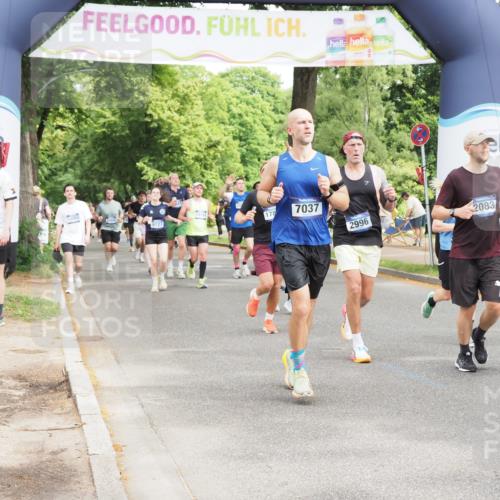 29.06.2025 - hella hamburg halbmarathon MichiJ http://msf.ph/oto/8363169 29.06.2025 10:43:26 Zwischen KM18-KM19 1972, 2083, 2741, 2982, 2996, 3042, 4152, 4594, 4813, 5418, 7037, 8255, 9622, 9727, 9820, 10093, 13064, 13245, 13474, 16121, 16434, 16679, 17468, 17758, 17828, 18117, 18125, 18208, 18899, 19184 meine-sportfotos.de
