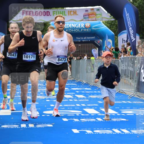 29.06.2025 - hella hamburg halbmarathon Strokosch-Dieckow http://msf.ph/oto/8363171 29.06.2025 10:29:08 Ziel 3043, 8473, 10171, 10351, 16157, 18874, 19194 meine-sportfotos.de