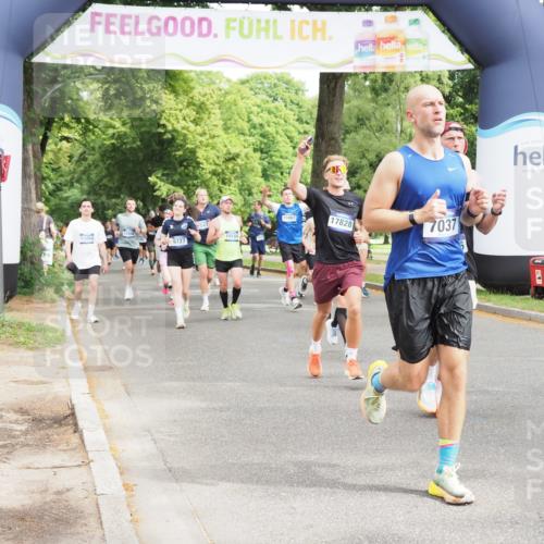 29.06.2025 - hella hamburg halbmarathon MichiJ http://msf.ph/oto/8363226 29.06.2025 10:43:26 Zwischen KM18-KM19 1972, 2083, 2741, 2982, 2996, 3042, 4152, 4594, 4813, 5418, 7037, 8255, 9622, 9727, 9820, 10093, 13064, 13245, 13474, 16121, 16434, 16679, 17468, 17758, 17828, 18117, 18125, 18208, 18899, 19184 meine-sportfotos.de