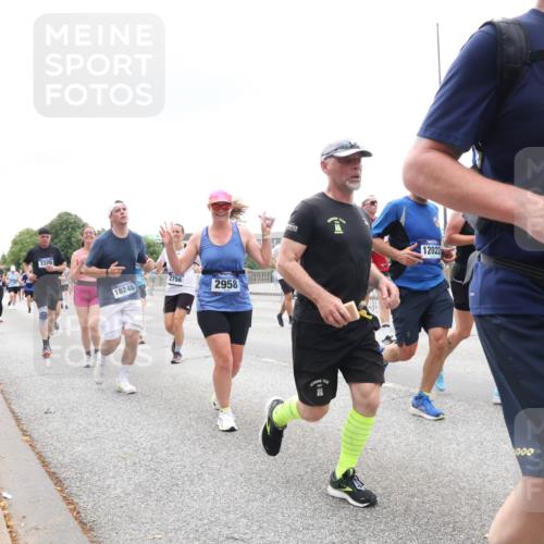 29.06.2025 - hella hamburg halbmarathon Lena Gebhardt http://msf.ph/oto/8363264 29.06.2025 10:48:28 Lombardsbrücke 3320, 2756, 18248, 2958, 12022, 15743, 1142, 1157, 1167, 1174, 1175, 1584, 1645, 1701, 2037, 2163, 2195, 2418, 2437, 2438, 2475, 2627, 2650, 2716, 2756, 2909, 2958, 3224, 3320, 3468, 3504, 3661, 3679, 3933, 4327, 4588, 5010, 5585, 5781, 5952, 6143, 7203, 7393, 7394, 7532, 7916, 7947, 7948, 8461, 8521, 8719, 8760, 8948, 9356, 9775, 9787, 9921, 10059, 10145, 10204, 10366, 10654, 10656, 10777, 10794, 11548, 11742, 11781, 13814, 13845, 15715, 16498, 16499, 16701 meine-sportfotos.de