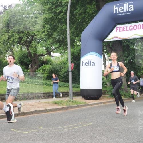 29.06.2025 - hella hamburg halbmarathon KatJ http://msf.ph/oto/8363326 29.06.2025 10:22:44 Zwischen KM18-KM19 1959, 2836, 6473 meine-sportfotos.de