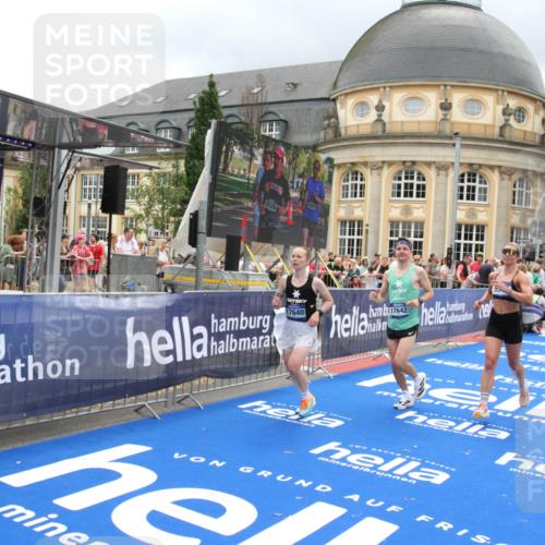 29.06.2025 - hella hamburg halbmarathon Michael Strokosch http://msf.ph/oto/8363445 29.06.2025 10:56:11 Ziel 1180, 3058, 4594, 4813, 5492, 5570, 7594, 8330, 8639, 9907, 12545, 14363, 17640, 17642, 18212 meine-sportfotos.de