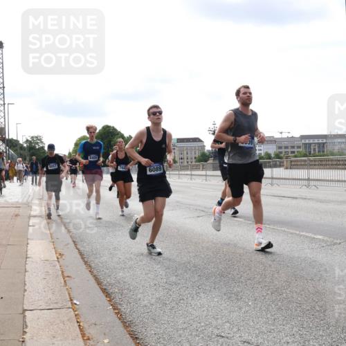 29.06.2025 - hella hamburg halbmarathon Lena Gebhardt http://msf.ph/oto/8363470 29.06.2025 10:14:19 Lombardsbrücke 8409, 8057, 744, 6089, 39, 1194, 1406, 1480, 1890, 2494, 2990, 3020, 3154, 3756, 3834, 3939, 4032, 4962, 5670, 6028, 6083, 6089, 6287, 6366, 6710, 7209, 7442, 7802, 7840, 7991, 8001, 8057, 8147, 8409, 8892, 9845, 9886, 10224, 10442, 10443, 11987, 12467, 12938, 13237, 13285, 13788, 14488, 15482, 15840, 16126, 17439, 17985, 18041, 18236, 18239 meine-sportfotos.de