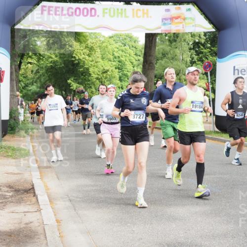 29.06.2025 - hella hamburg halbmarathon MichiJ http://msf.ph/oto/8363476 29.06.2025 10:43:29 Zwischen KM18-KM19 1972, 2083, 2741, 2982, 2996, 4152, 4594, 4813, 7037, 7547, 8968, 9246, 9727, 9903, 10093, 10133, 10408, 10665, 13064, 13474, 16121, 16434, 17758, 17828, 18117, 18125, 18208, 18867, 18899, 19184 meine-sportfotos.de