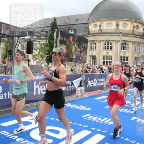 29.06.2025 - hella hamburg halbmarathon Michael Strokosch http://msf.ph/oto/8363539 29.06.2025 10:56:13 Ziel 4594, 4813, 5492, 5570, 7594, 8330, 8639, 9907, 12545, 14363, 15484, 16113, 16634, 17468, 17640, 17642 meine-sportfotos.de