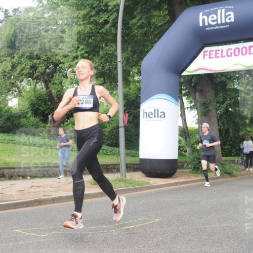 29.06.2025 - hella hamburg halbmarathon KatJ http://msf.ph/oto/8363581 29.06.2025 10:22:45 Zwischen KM18-KM19 1959, 2836, 6473 meine-sportfotos.de