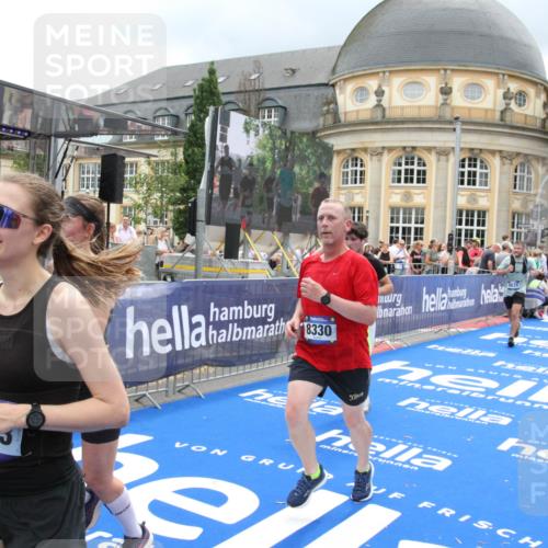 29.06.2025 - hella hamburg halbmarathon Michael Strokosch http://msf.ph/oto/8363602 29.06.2025 10:56:14 Ziel 1193, 4594, 4813, 5465, 5492, 5570, 8330, 8639, 9907, 10789, 12545, 14363, 15484, 16113, 16634, 17468, 17640, 17642 meine-sportfotos.de