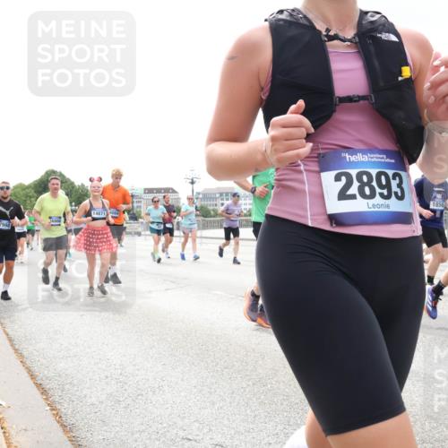 29.06.2025 - hella hamburg halbmarathon Lena Gebhardt http://msf.ph/oto/8363713 29.06.2025 10:39:22 Lombardsbrücke 2998, 36866, 14871, 2893, 1736, 1856, 1451, 1760, 1856, 1883, 2092, 2524, 2534, 2571, 2574, 2578, 2843, 2893, 2998, 3275, 3307, 3353, 3727, 3745, 4257, 4320, 4410, 4523, 4603, 4609, 4659, 4855, 4882, 5045, 5701, 6062, 6112, 6321, 6342, 6343, 6427, 6611, 6719, 6726, 6748, 7053, 7199, 7341, 7501, 7506, 7524, 7589, 7684, 7815, 8203, 8243, 8457, 8783, 8995, 9393, 9420, 9446, 9569, 9698, 9747, 9777, 9974, 9977, 10001, 10072, 10315, 10512, 10516, 13060 meine-sportfotos.de