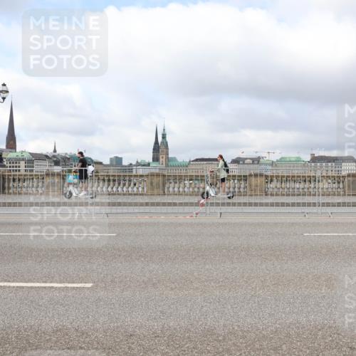 29.06.2025 - hella hamburg halbmarathon Lena Gebhardt http://msf.ph/oto/8363716 29.06.2025 09:10:49 Lombardsbrücke 538 meine-sportfotos.de