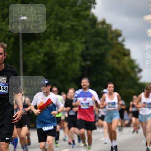 29.06.2025 - hella hamburg halbmarathon Dr. Thomas Lammeyer http://msf.ph/oto/8363718 29.06.2025 10:41:33 Kennedybrücke 56, 1022, 1118, 1276, 1339, 1488, 1490, 1597, 1819, 1952, 2104, 2199, 2272, 2480, 2552, 3165, 3230, 3714, 3873, 4347, 4442, 4618, 4733, 5146, 5224, 5560, 5640, 5940, 6243, 6584, 6804, 6821, 7085, 7202, 7235, 7544, 7707, 7823, 8315, 8758, 8843, 9054, 9055, 9288, 10024, 10112, 10159, 10476, 10762, 10798, 10919, 10931 meine-sportfotos.de