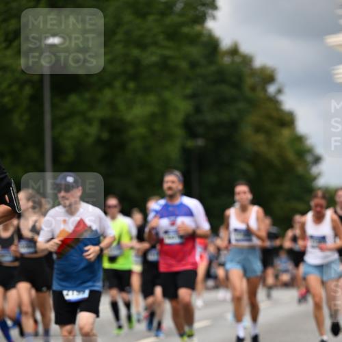 29.06.2025 - hella hamburg halbmarathon Dr. Thomas Lammeyer http://msf.ph/oto/8363744 29.06.2025 10:41:34 Kennedybrücke 56, 1022, 1118, 1276, 1339, 1490, 1597, 1819, 1952, 2031, 2104, 2199, 2272, 2480, 2552, 3165, 3230, 3714, 3873, 4347, 4442, 4618, 4733, 5146, 5224, 5640, 5940, 6243, 6584, 6804, 6821, 7085, 7202, 7235, 7544, 7707, 7823, 8315, 8499, 8758, 8843, 9054, 9055, 9288, 10024, 10112, 10159, 10476, 10762, 10798, 10919, 10931 meine-sportfotos.de