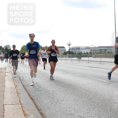 29.06.2025 - hella hamburg halbmarathon Lena Gebhardt http://msf.ph/oto/8363751 29.06.2025 10:14:20 Lombardsbrücke 8409, 8057, 7209, 7442, 1194, 1406, 1480, 1890, 2494, 2990, 3020, 3154, 3756, 3834, 3939, 4032, 4962, 5670, 6028, 6083, 6089, 6287, 6366, 6710, 7209, 7442, 7802, 7840, 7991, 8001, 8057, 8147, 8409, 8892, 9845, 9886, 10224, 10442, 10443, 10610, 11987, 12467, 12938, 13237, 13285, 13788, 14488, 15482, 15840, 16126, 17439, 17985, 18041, 18236, 18239 meine-sportfotos.de