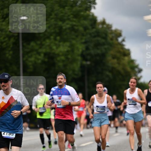 29.06.2025 - hella hamburg halbmarathon Dr. Thomas Lammeyer http://msf.ph/oto/8363835 29.06.2025 10:41:35 Kennedybrücke 56, 1022, 1118, 1276, 1339, 1490, 1597, 1819, 2031, 2104, 2199, 2272, 2480, 2552, 3165, 3230, 3714, 3873, 4347, 4442, 4618, 4733, 5146, 5224, 5640, 5940, 6243, 6584, 6804, 6821, 7085, 7202, 7235, 7544, 7707, 7823, 8315, 8499, 8758, 8843, 9054, 9055, 9288, 10024, 10112, 10159, 10476, 10762, 10798, 10919, 10931 meine-sportfotos.de