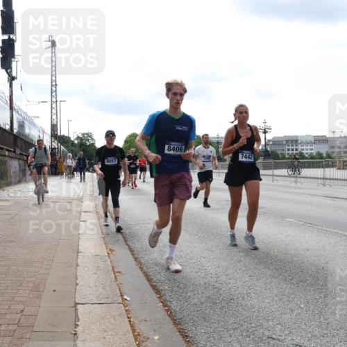 29.06.2025 - hella hamburg halbmarathon Lena Gebhardt http://msf.ph/oto/8363837 29.06.2025 10:14:21 Lombardsbrücke 8057, 8409, 7442, 7209, 1194, 1406, 1728, 1890, 2494, 2990, 3020, 3154, 3756, 3834, 3939, 4032, 4962, 5670, 6028, 6083, 6089, 6287, 6366, 6710, 7209, 7442, 7802, 7840, 7991, 8001, 8057, 8147, 8409, 8892, 9845, 9886, 10224, 10442, 10443, 10610, 11987, 12467, 12938, 13237, 13285, 13788, 14488, 15482, 15840, 16126, 17439, 17985, 18041, 18236, 18239 meine-sportfotos.de