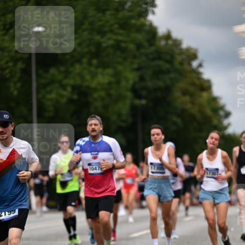 29.06.2025 - hella hamburg halbmarathon Dr. Thomas Lammeyer http://msf.ph/oto/8363844 29.06.2025 10:41:35 Kennedybrücke 56, 1022, 1118, 1276, 1339, 1490, 1597, 1819, 2031, 2104, 2199, 2272, 2480, 2552, 3165, 3230, 3714, 3873, 4347, 4442, 4618, 4733, 5146, 5224, 5640, 5940, 6243, 6584, 6804, 6821, 7085, 7202, 7235, 7544, 7707, 7823, 8315, 8499, 8758, 8843, 9054, 9055, 9288, 10024, 10112, 10159, 10476, 10762, 10798, 10919, 10931 meine-sportfotos.de