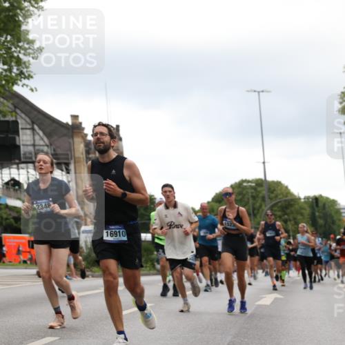 29.06.2025 - hella hamburg halbmarathon Yannick Fuchs http://msf.ph/oto/8363897 29.06.2025 10:53:19 20KM 2006, 2348, 2584, 2677, 2957, 2978, 3114, 3181, 3279, 3425, 3983, 4088, 4592, 4796, 5347, 5885, 6087, 6202, 6220, 6438, 6997, 7031, 7223, 7287, 8290, 10036, 10587, 10759, 10896, 10943, 11935, 11938, 12206, 12261, 12564, 12633, 12736, 12862, 13583, 13761, 14567, 14732, 14902, 14928, 14965, 15232, 15240, 15284, 15824, 16160, 16341, 16910, 16980, 17017, 17176, 17503, 17630, 18153, 18266, 18327, 18467, 18485, 18716, 19015, 19160 meine-sportfotos.de